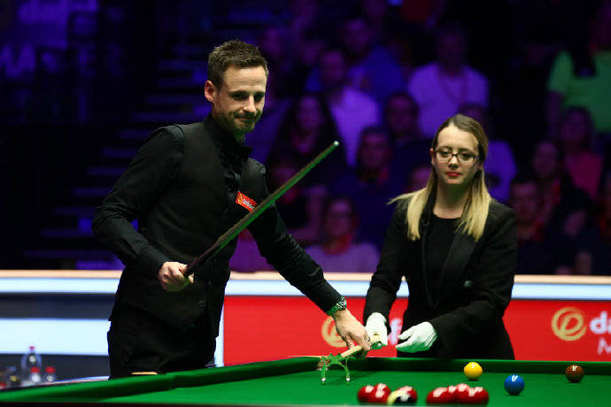 团正悄然酝 团正悄然酝